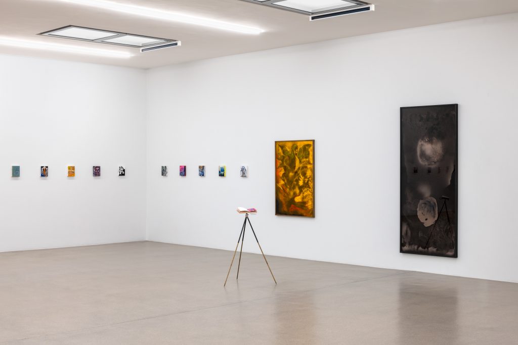 Bettina Scholz: Installation view, Bettina Scholz – Ost/West und Das südliche Orakel, Kunstverein Heilbronn, 2025
